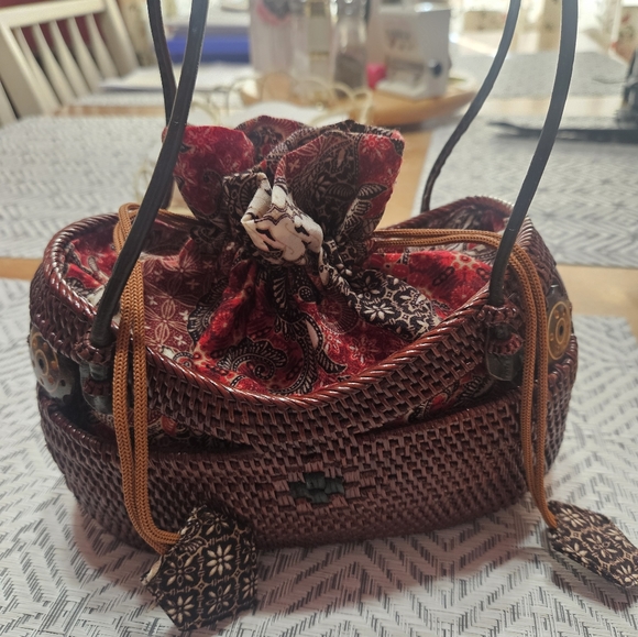 Unique rattan drawstring purse. - Picture 2 of 6